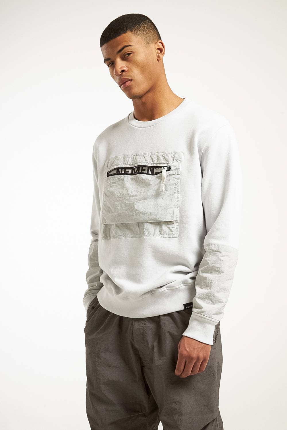 NemeN NMN_E23130F_216 [JYNX – CHEST POCKET ROUNDNECK] Vendita