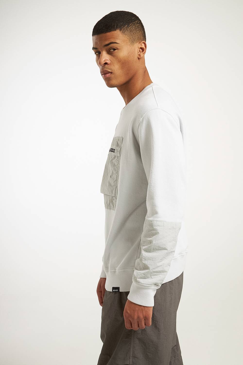 NemeN NMN_E23130F_216 [JYNX – CHEST POCKET ROUNDNECK] Vendita