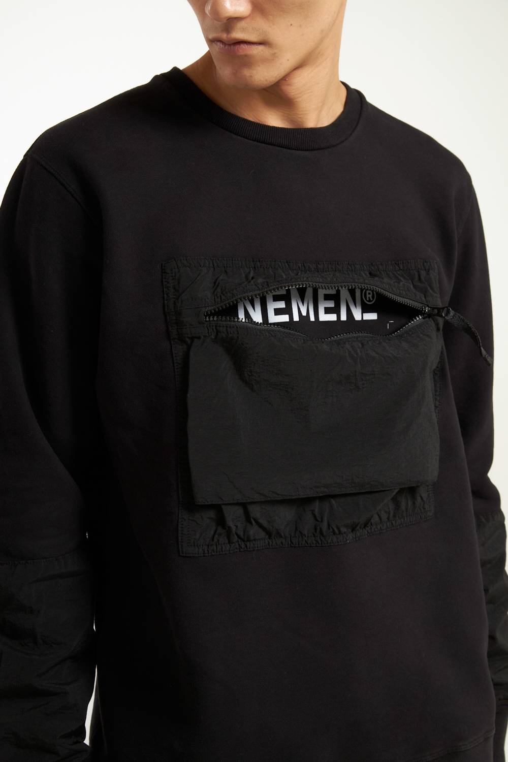 NemeN NMN_E23130F_111 [JYNX – CHEST POCKET ROUNDNECK] Acquista Ora