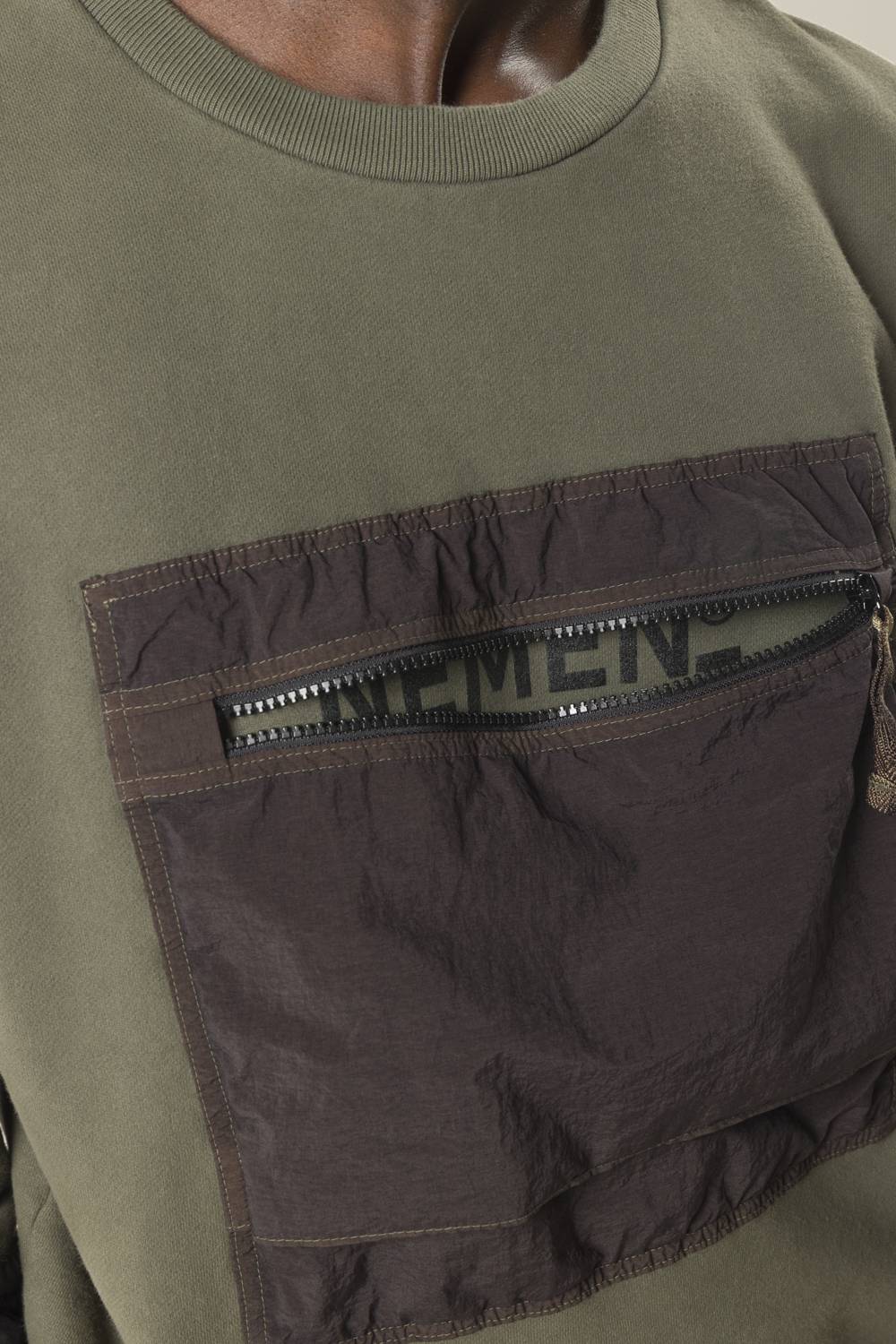 NemeN NMN_E22130F_068 [JYNX CHEST POCKET SWEATSHIRT] Offerta