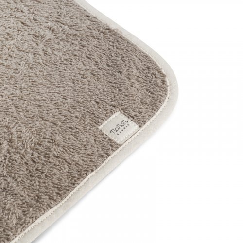 Nanán Sacca asilo in spugna con asciugamano beige 2025