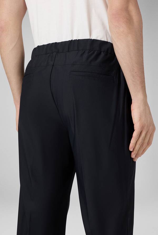 Lab. Pal Zileri Pantaloni leggeri in tessuto tecnico Nuova