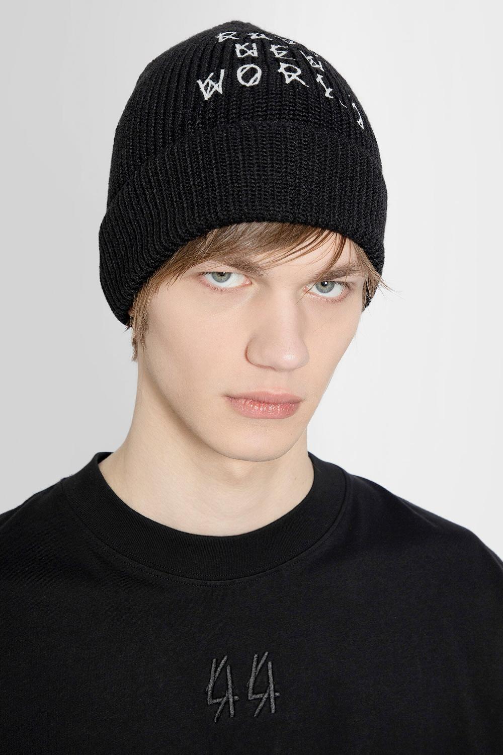 Antonioli 44 LABEL GROUP MAN BLACK HATS Offerte