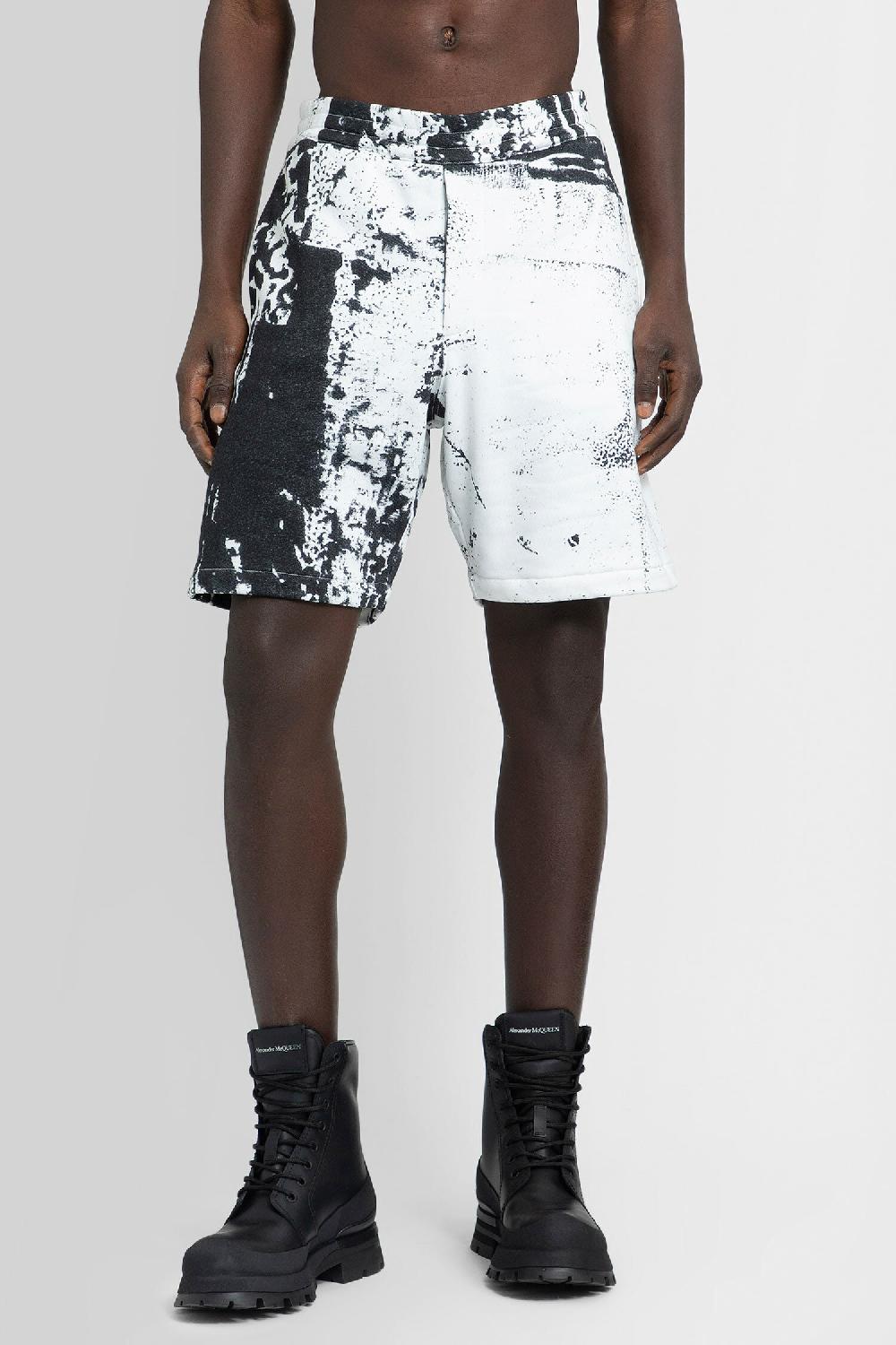 Antonioli ALEXANDER MCQUEEN MAN BLACK&WHITE SHORTS & SKIRTS Sconto