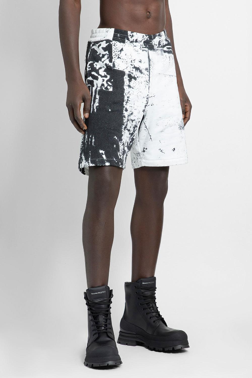 Antonioli ALEXANDER MCQUEEN MAN BLACK&WHITE SHORTS & SKIRTS Sconto