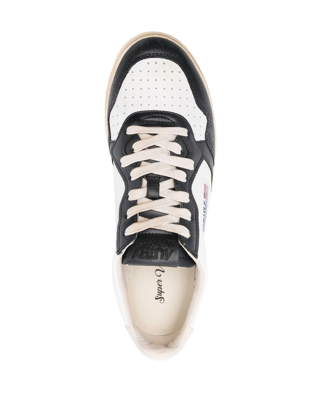 AUTRY Super vintage low leather sneakers Novità