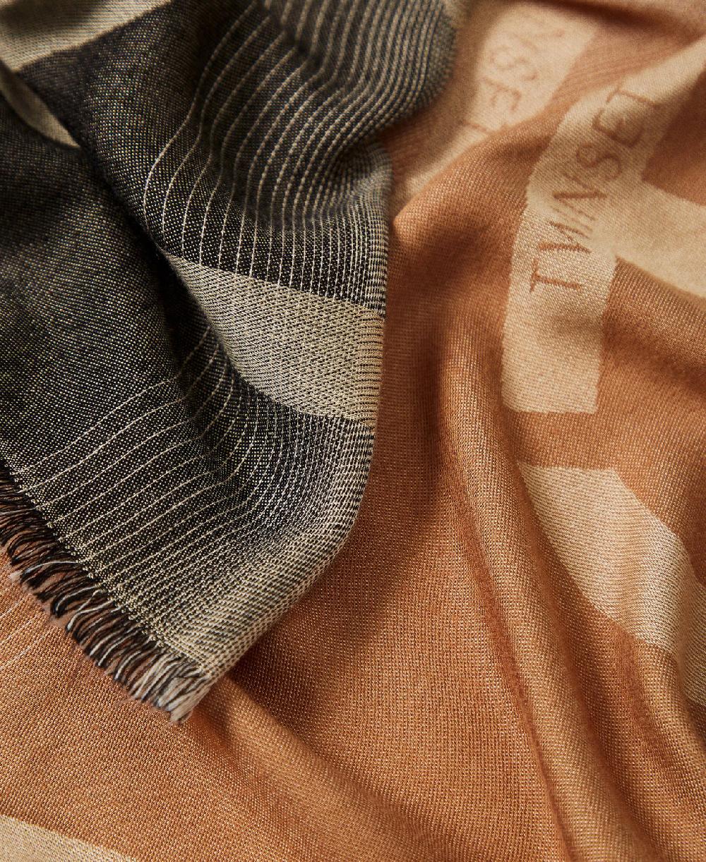 Scee by twin set Kefiah jacquard con Oval T Affare Del Giorno