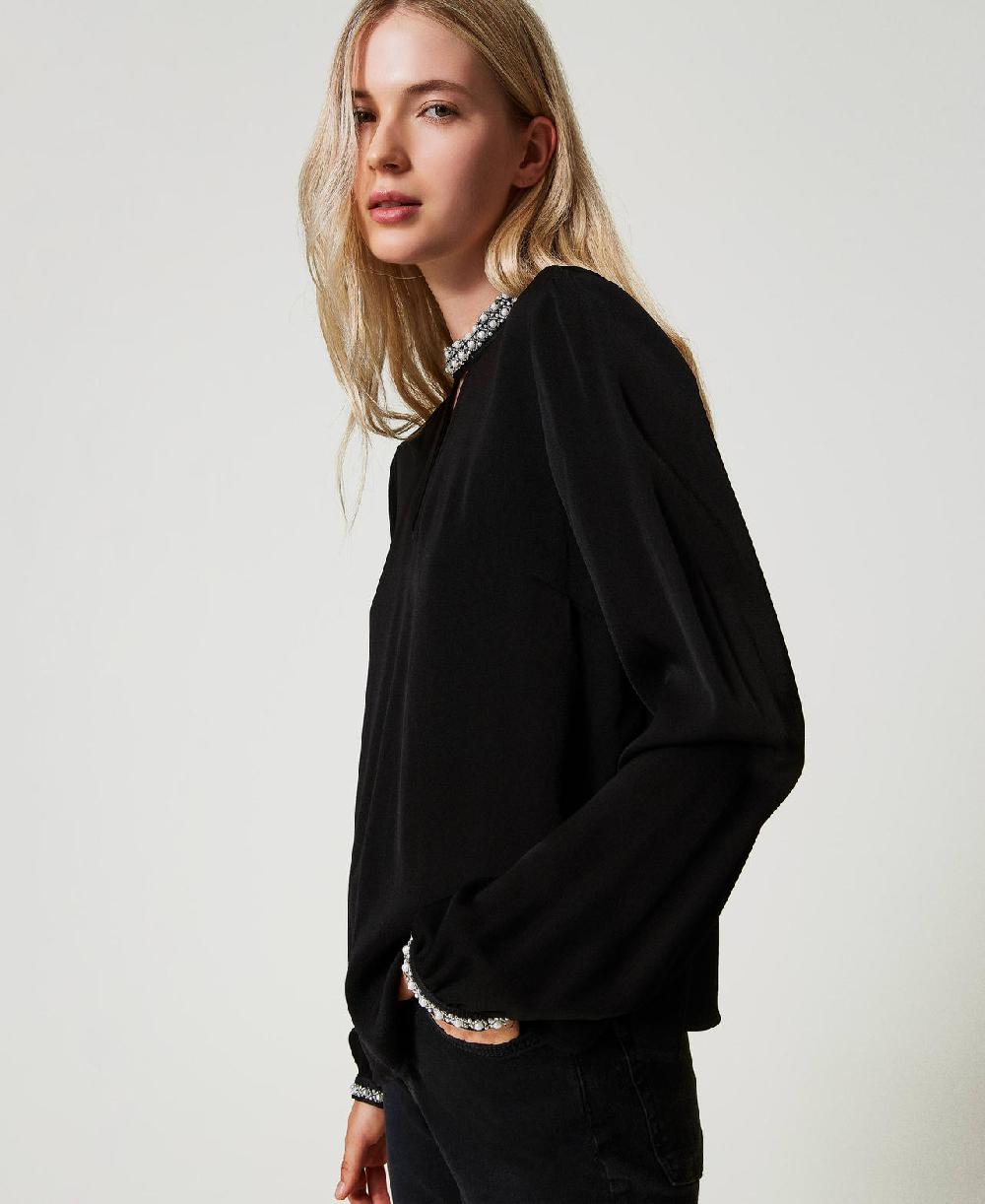 Scee by twin set Blusa in crêpe con ricami Presa