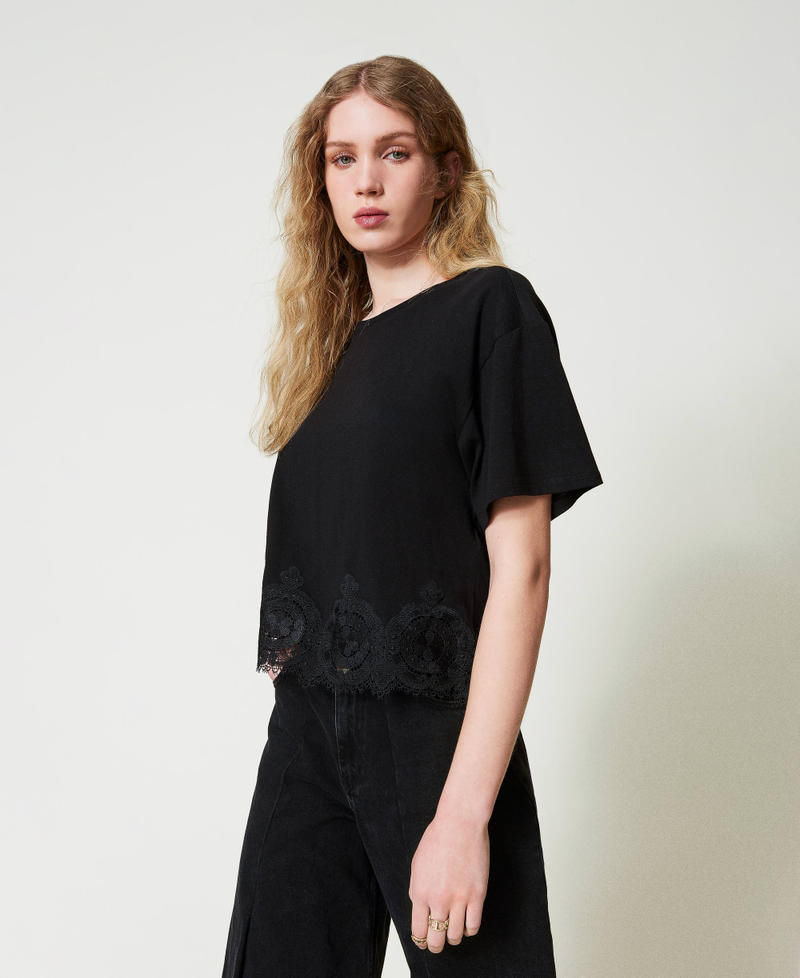 Scee by twin set T-shirt cropped con pizzo macramè Saldi