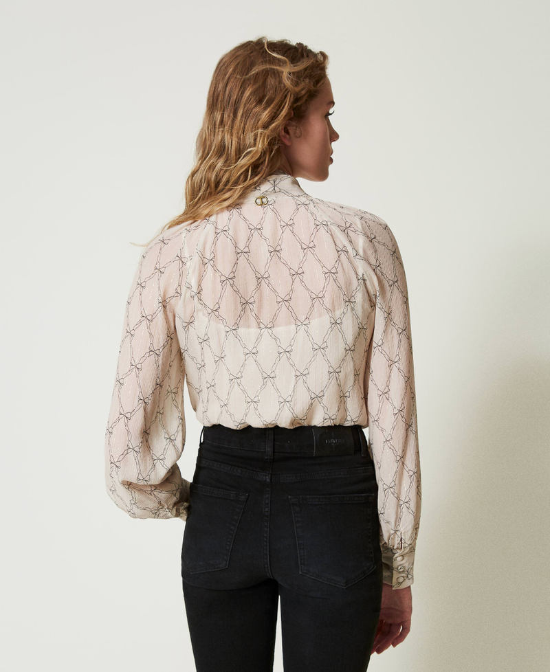 Scee by twin set Camicia in creponne con stampa fiocchi 2025