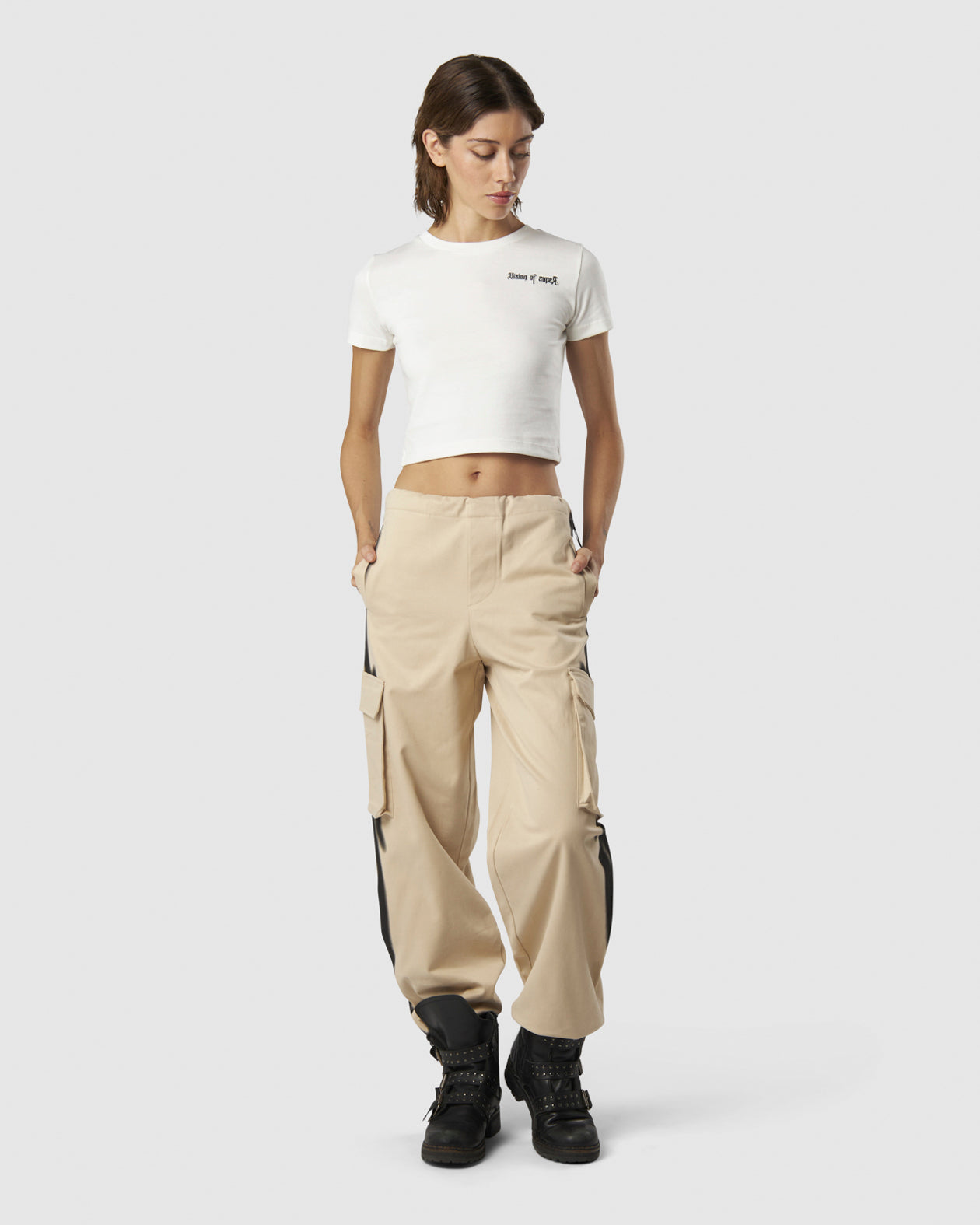 Vision Of Super WHITE CROP T-SHIRT WITH EMBROIDERED TRIBAL LOGO ON FRONT AND EMBROIDERED TRIBAL GRAPHIC ON BACK Spedizione Gratuita
